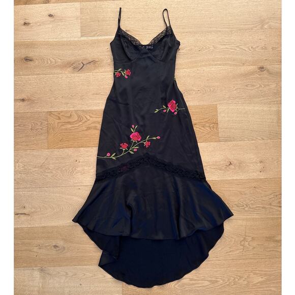 Urban Outfitters - Avery Floral Satin Midi Dress in Black Red & Pink - Picture 1 of 5